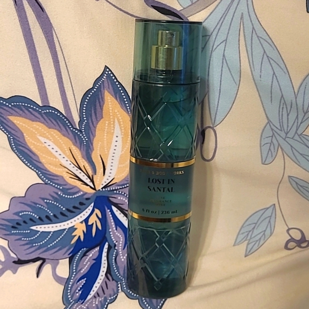 Bath and Body Works Lost in santal Body Spray.New...Tried once ..Not my scent .